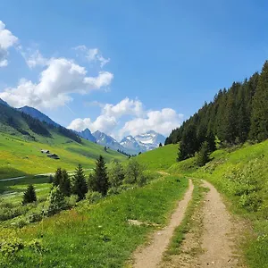 https://les-grands-balcons-de-letale.hotels-rhonealpes.com